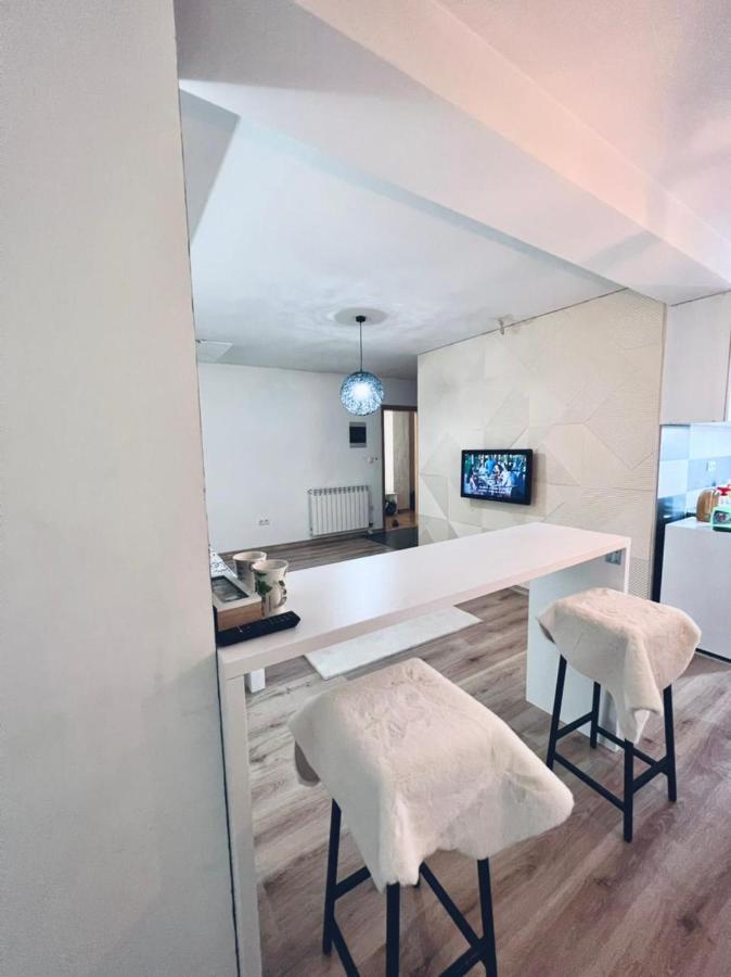 Appartement Sleep And Drive White à Sarajevo Extérieur photo